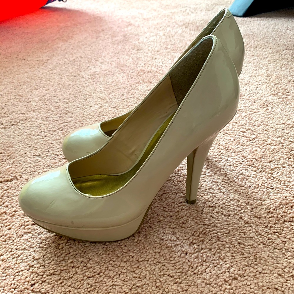 G by Guess size 7.5 Nude Pumps - good condition